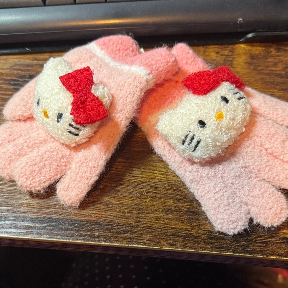 Hello Kitty NWT Cute Gloves for Kids